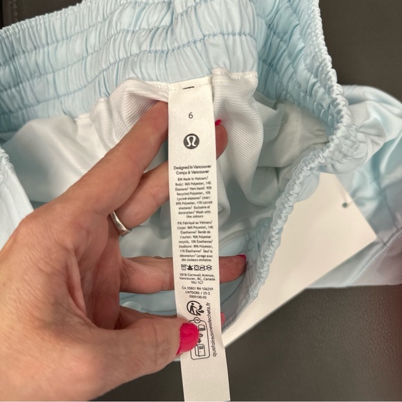 lululemon athletica Women's Hotty Hot High Rise Shorts, Size 6 - Picture 3 of 4